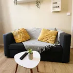 Rb-1g - Joli 2 Pieces Au 1er Etage Avec Terrasse 1 A 2 Pers *