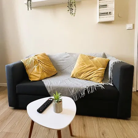 Rb-1g - Joli 2 Pieces Au 1er Etage Avec Terrasse 1 A 2 Pers *
